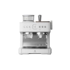 Кофемашина эспрессо с кофемолкой Electrolux, белая.